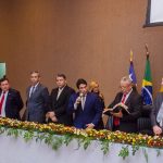 Osmar Filho participa da solenidade de entrega da Medalha Simão Estácio da Silveira